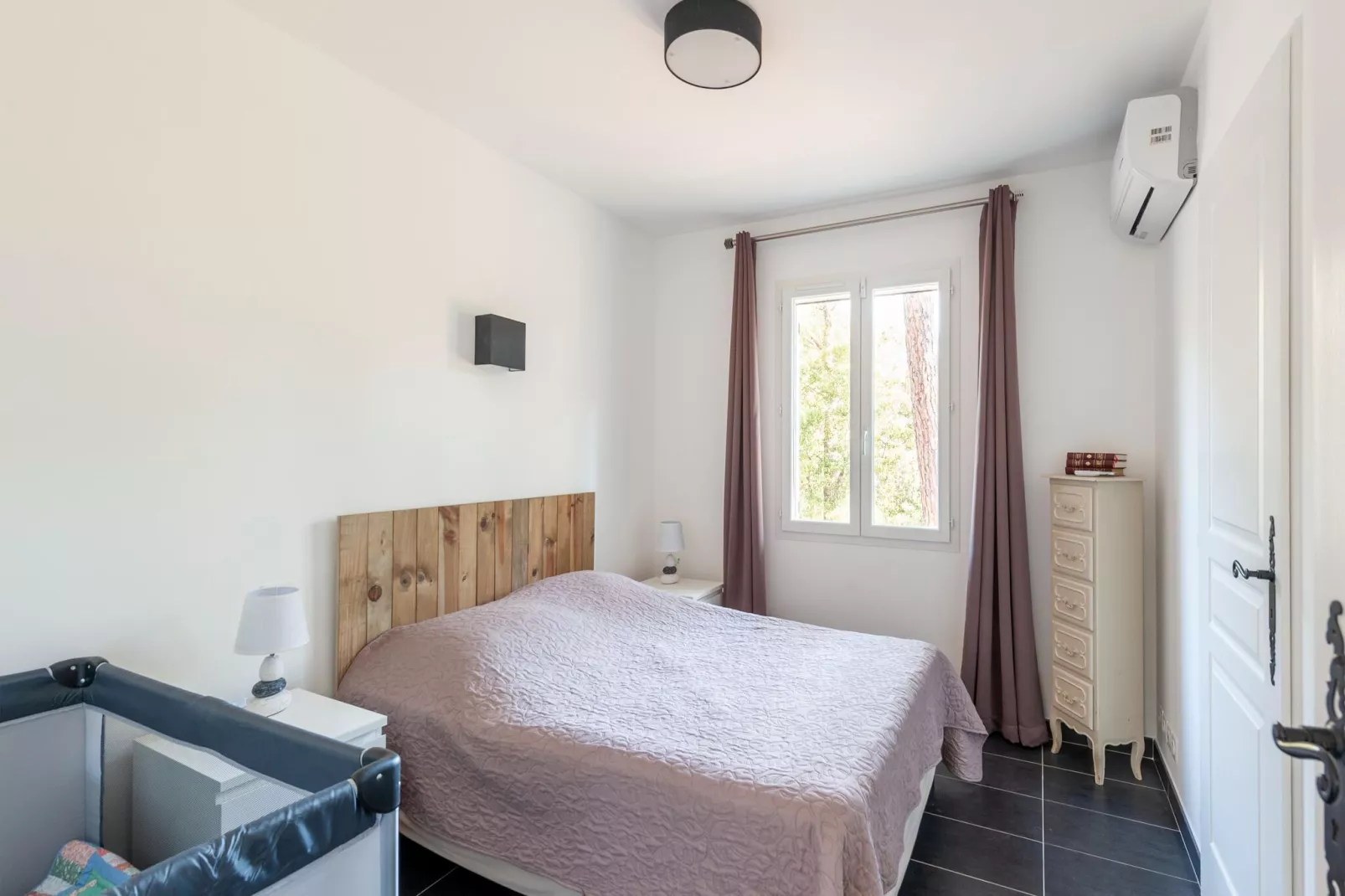 Le Rey-Bedroom