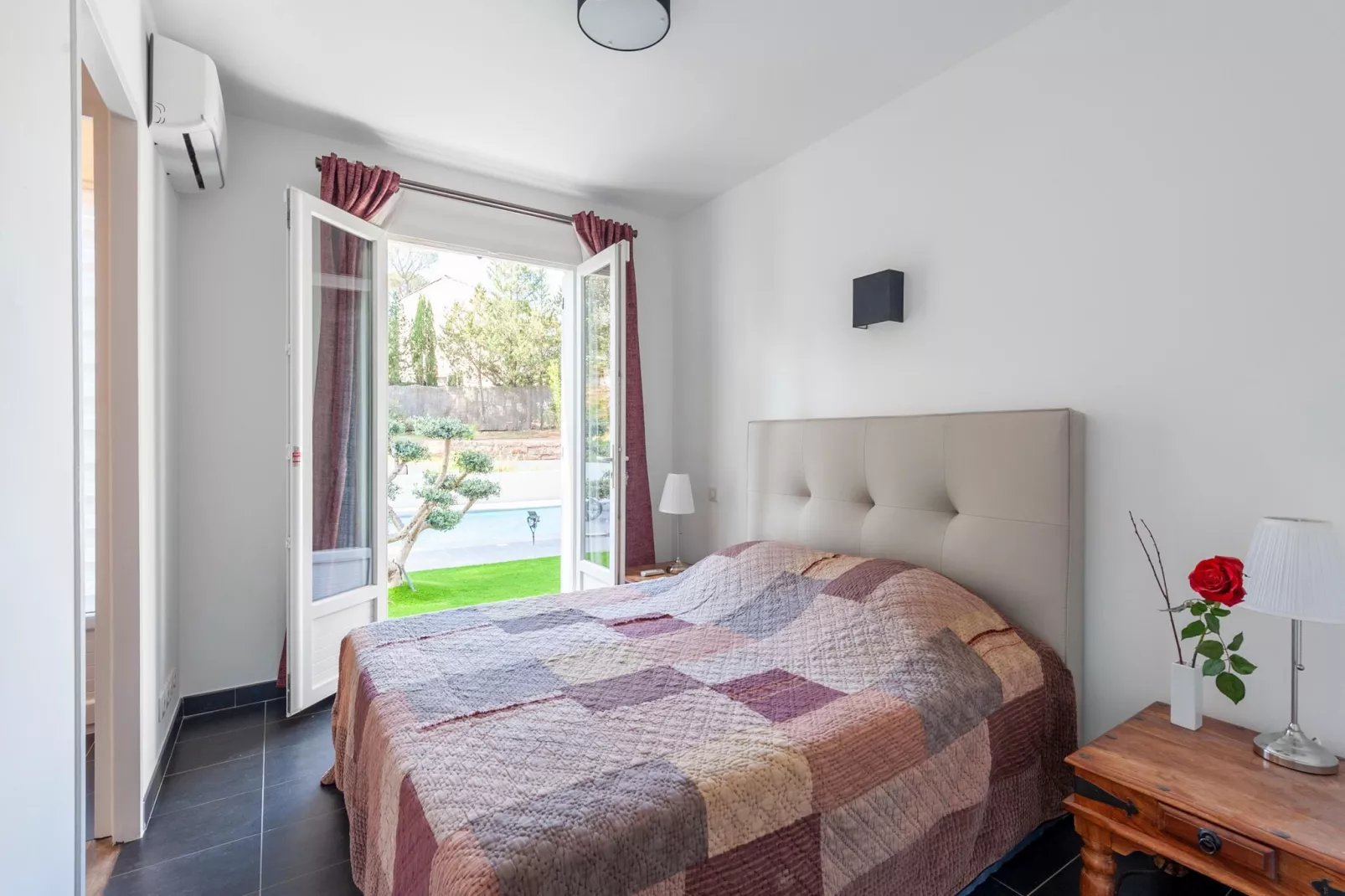 Le Rey-Bedroom