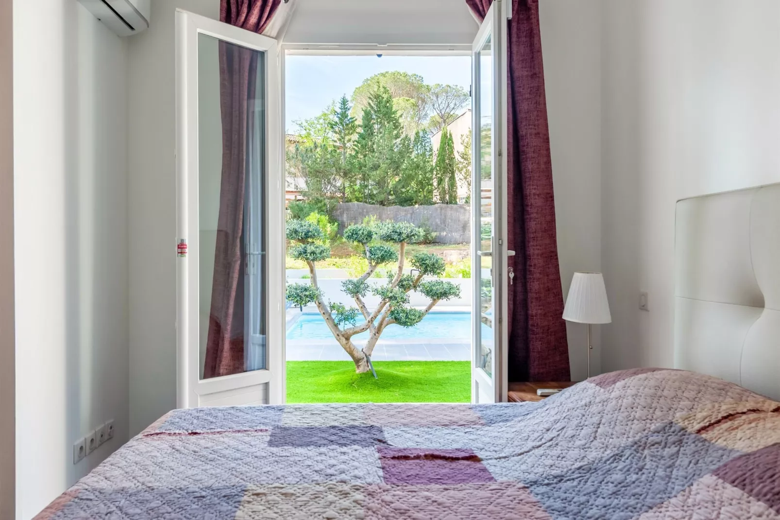 Le Rey-Bedroom