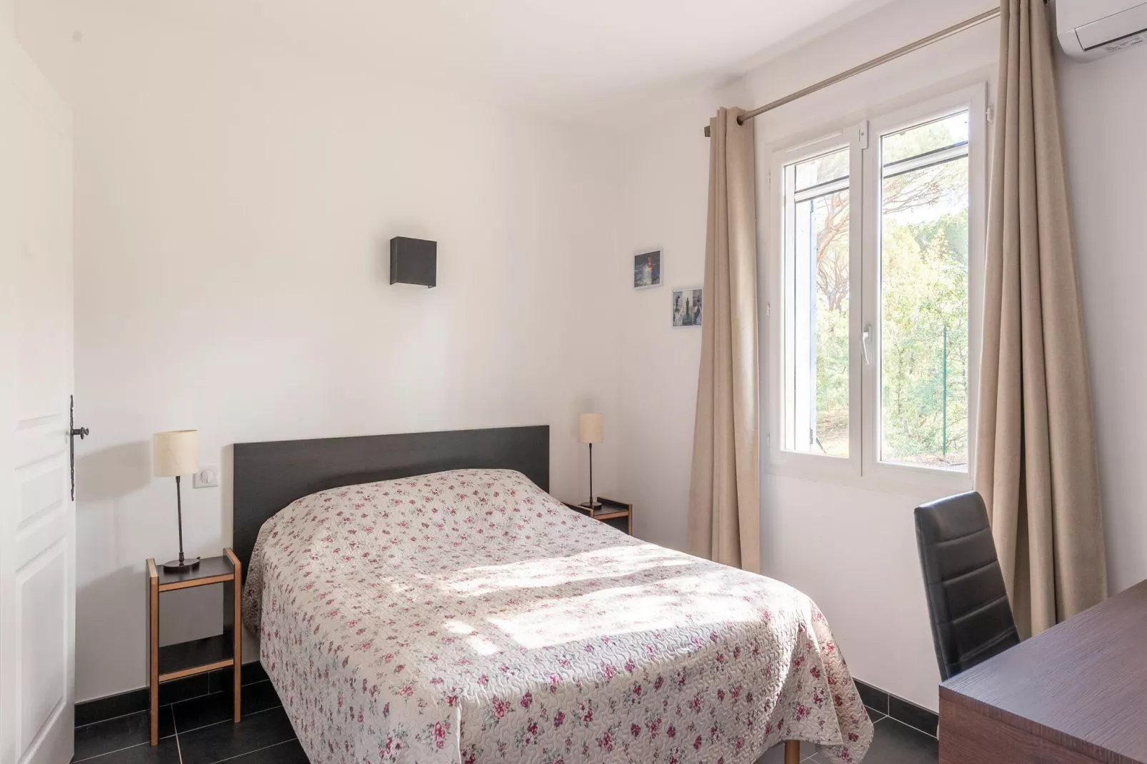 Le Rey-Bedroom