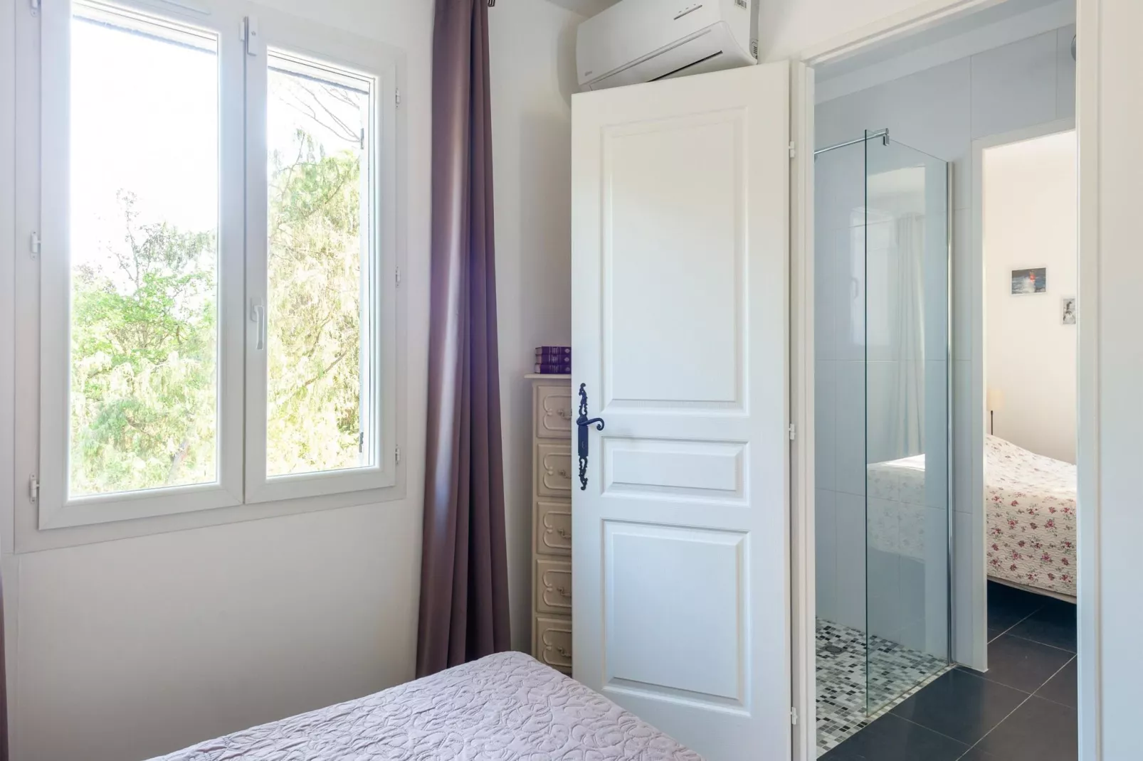 Le Rey-Bedroom