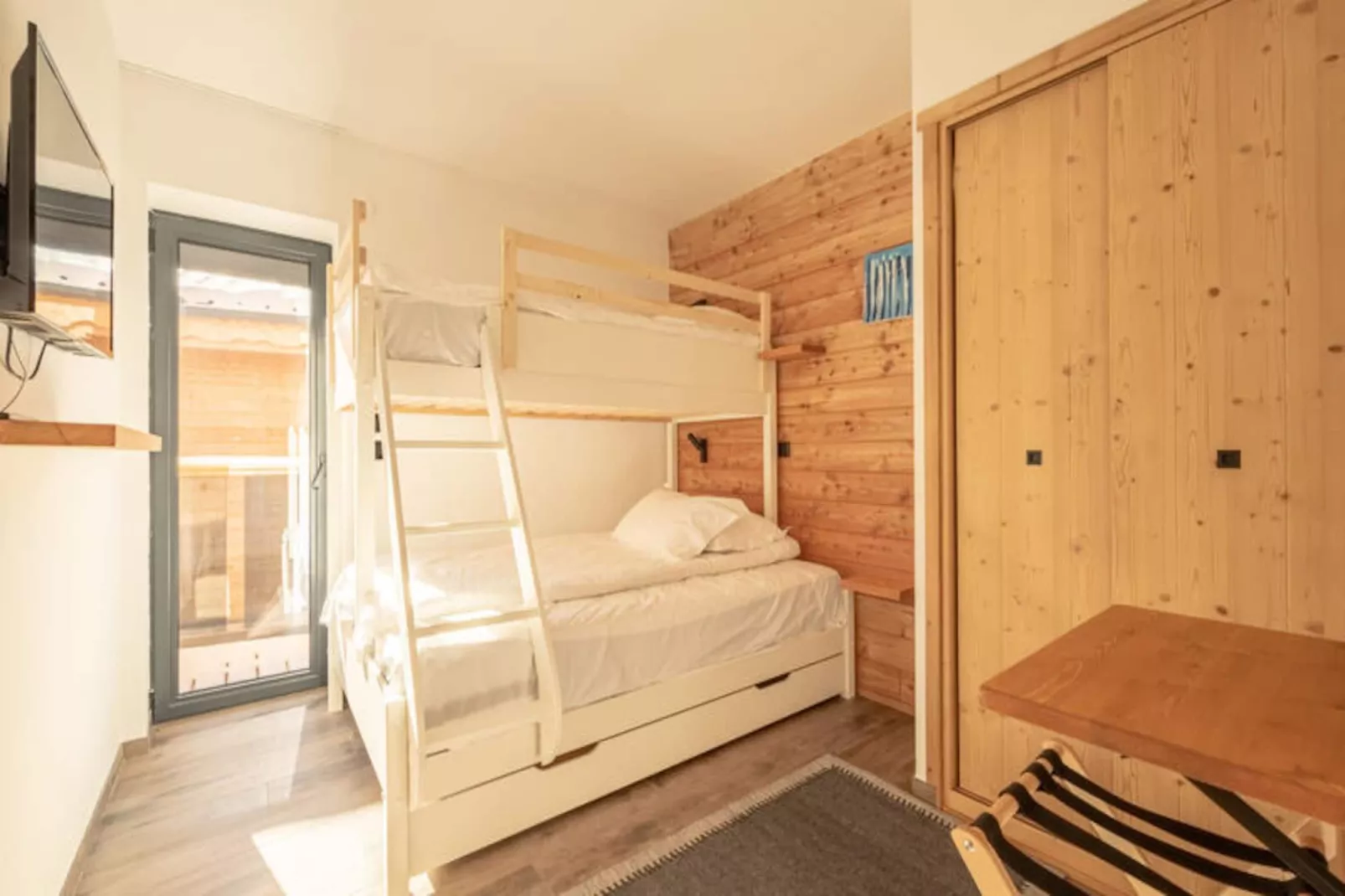 Chalet Lumiere-Image-tags.