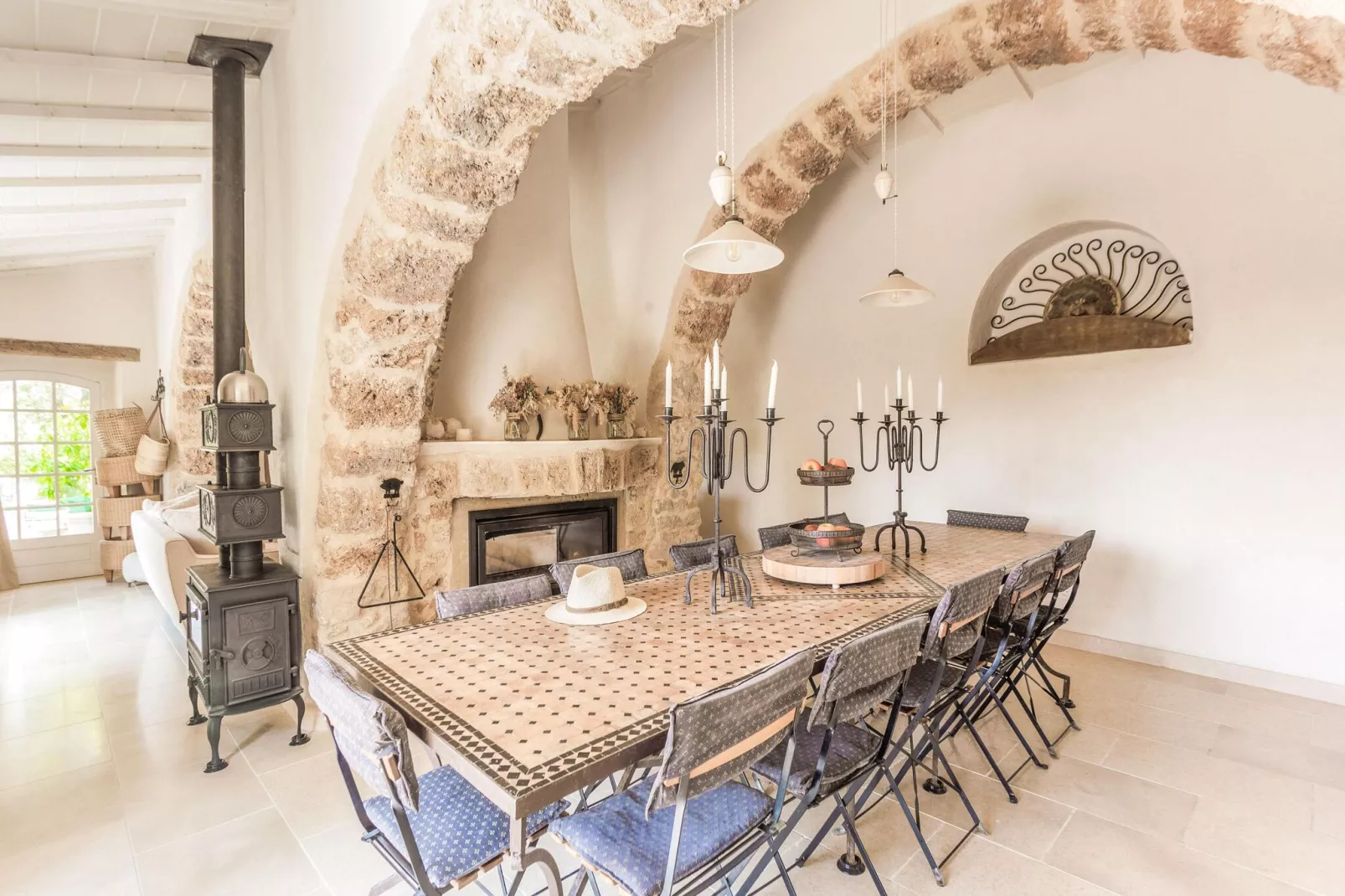 Bergerie Caseneuve-Dining room