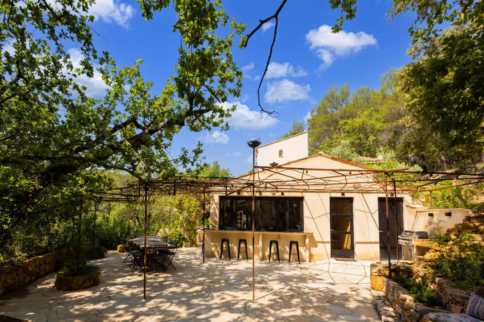 Bergerie Caseneuve-Exterior summer