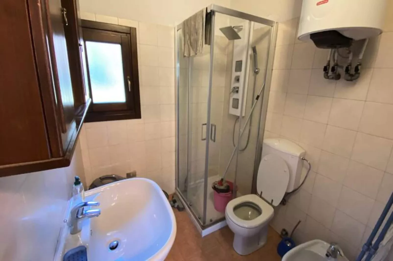 Chalet Carlines-Image-tags.