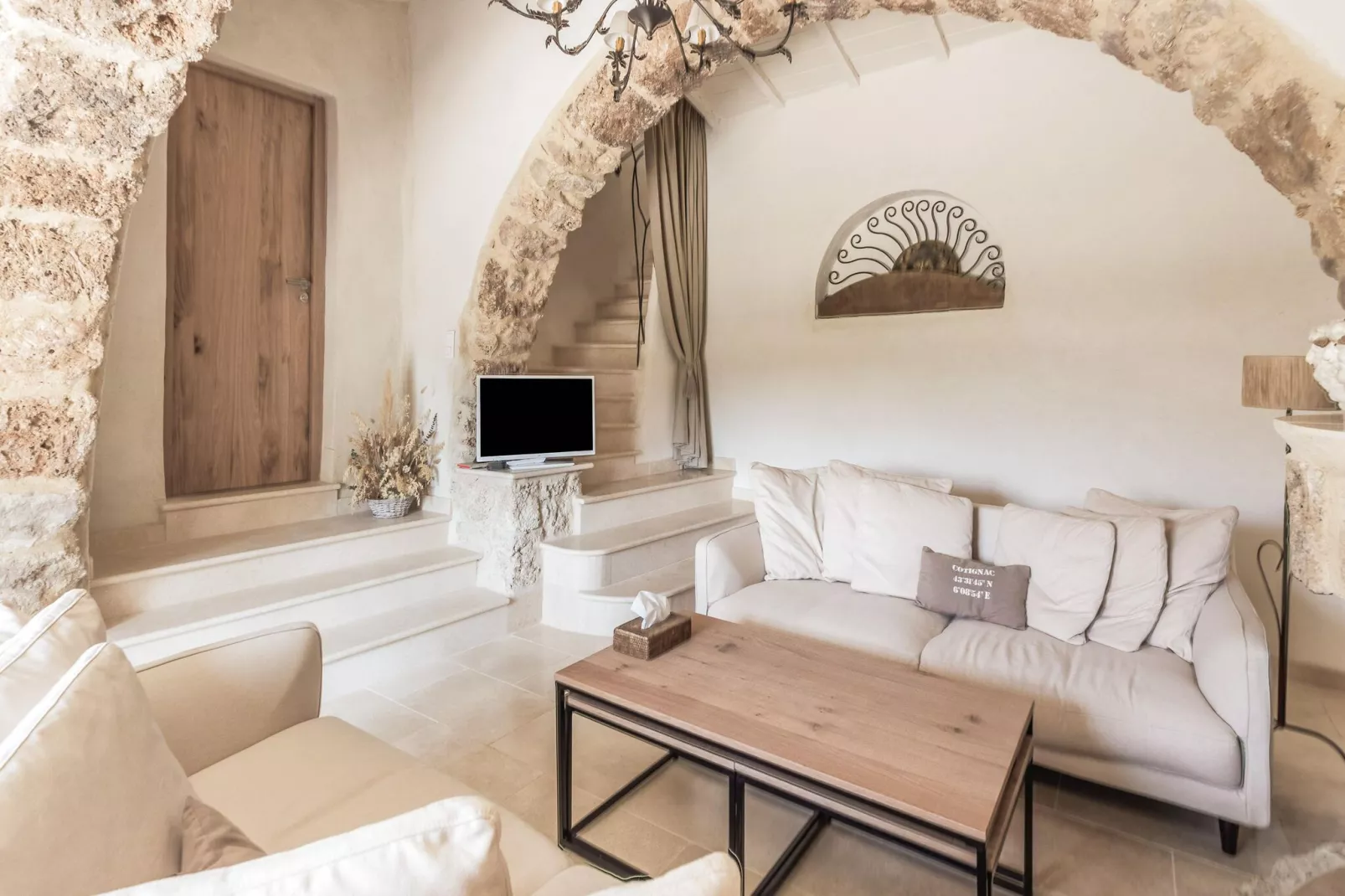 Bergerie Caseneuve-Living room