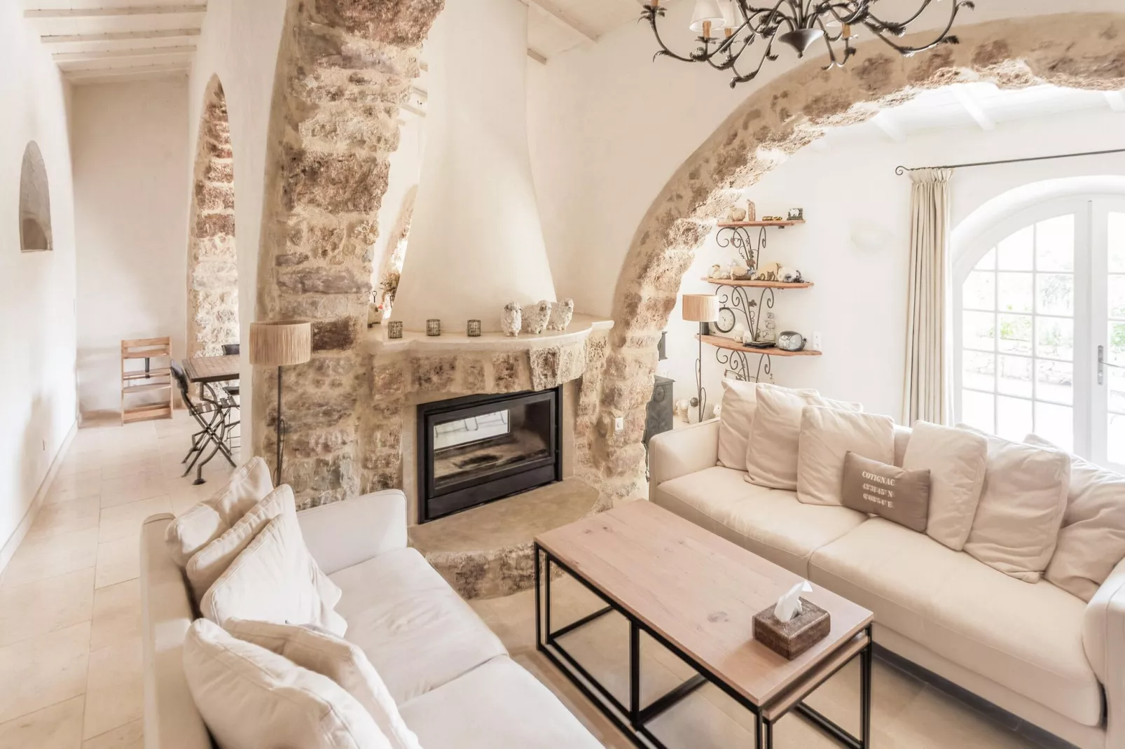 Bergerie Caseneuve-Living room
