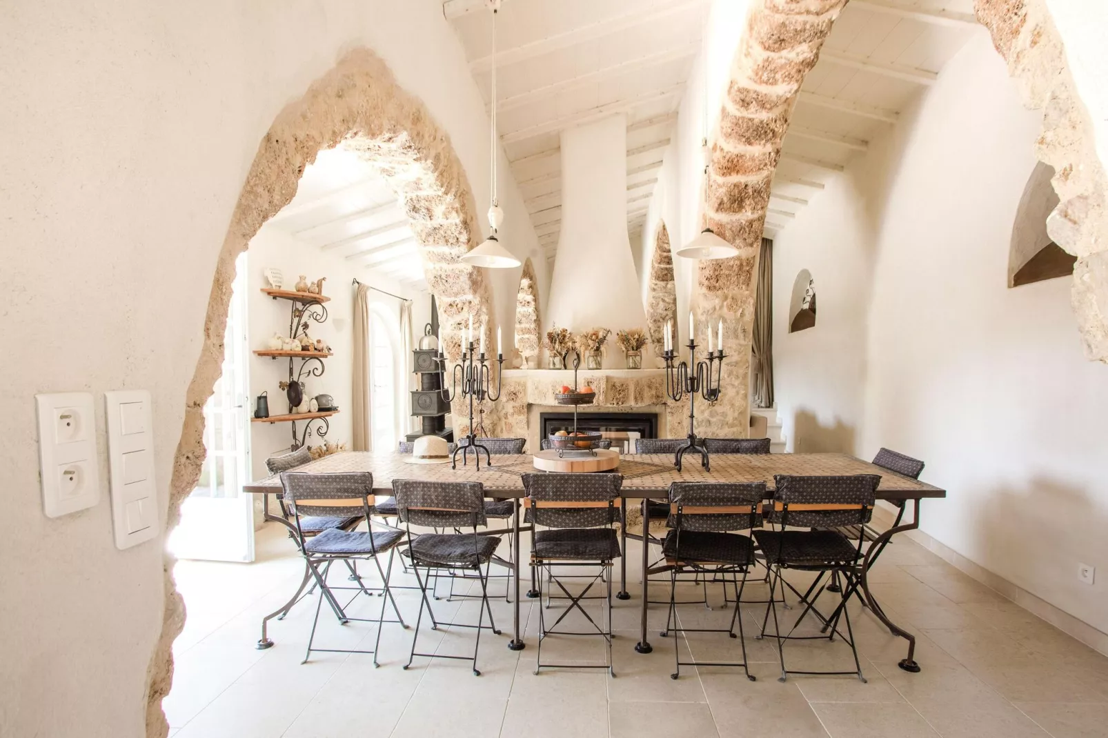 Bergerie Caseneuve-Dining room