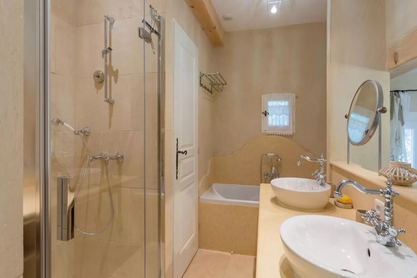 Bergerie Caseneuve-Bathroom
