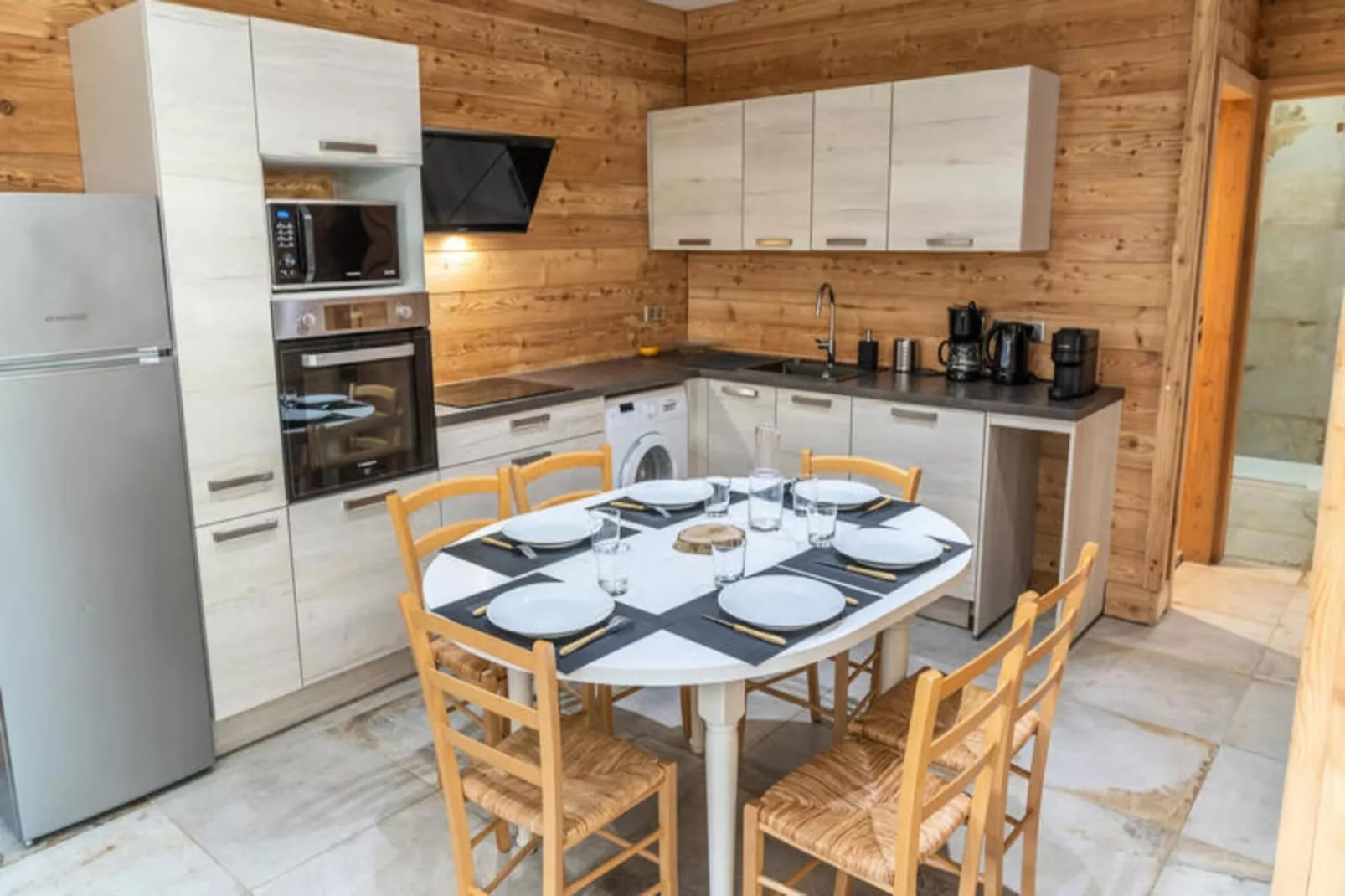 Résidence Pramouton-Salle à manger