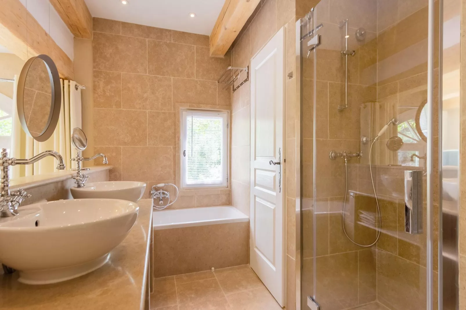 Bergerie Caseneuve-Bathroom