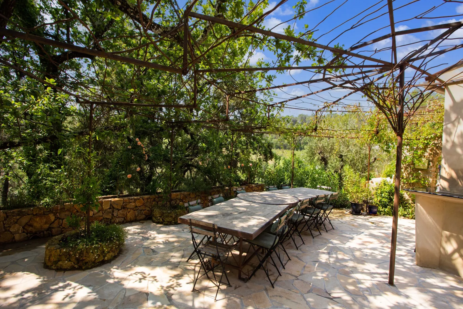 Bergerie Caseneuve-Terrace balcony