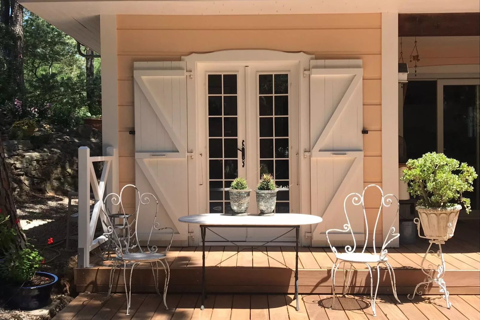 Les Baillis-Exterior summer