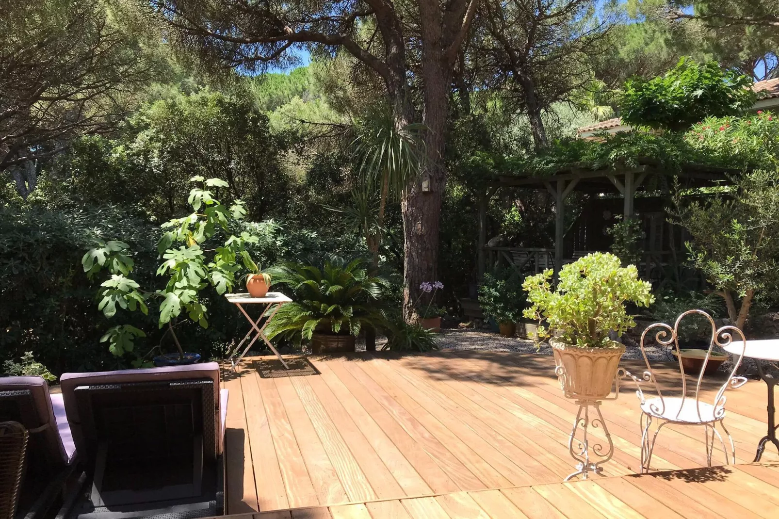 Les Baillis-Gardens summer