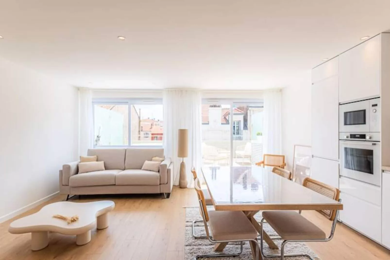 Sublime Fully Renovated 2 Bedroom Apartment In Center Of Cannes-Image-tags.