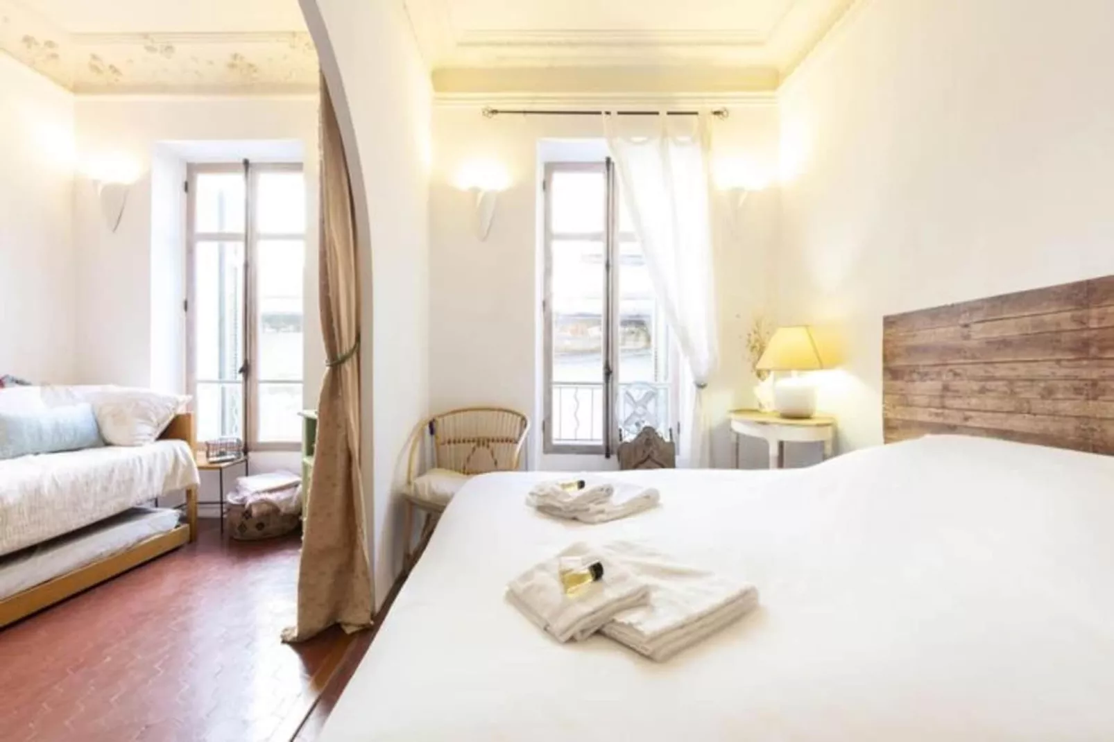 Résidence Bnb Renting Grand Studio Au C&oelig;ur De Cannes, Quartier De La Vieille Ville !-Exterior in summer