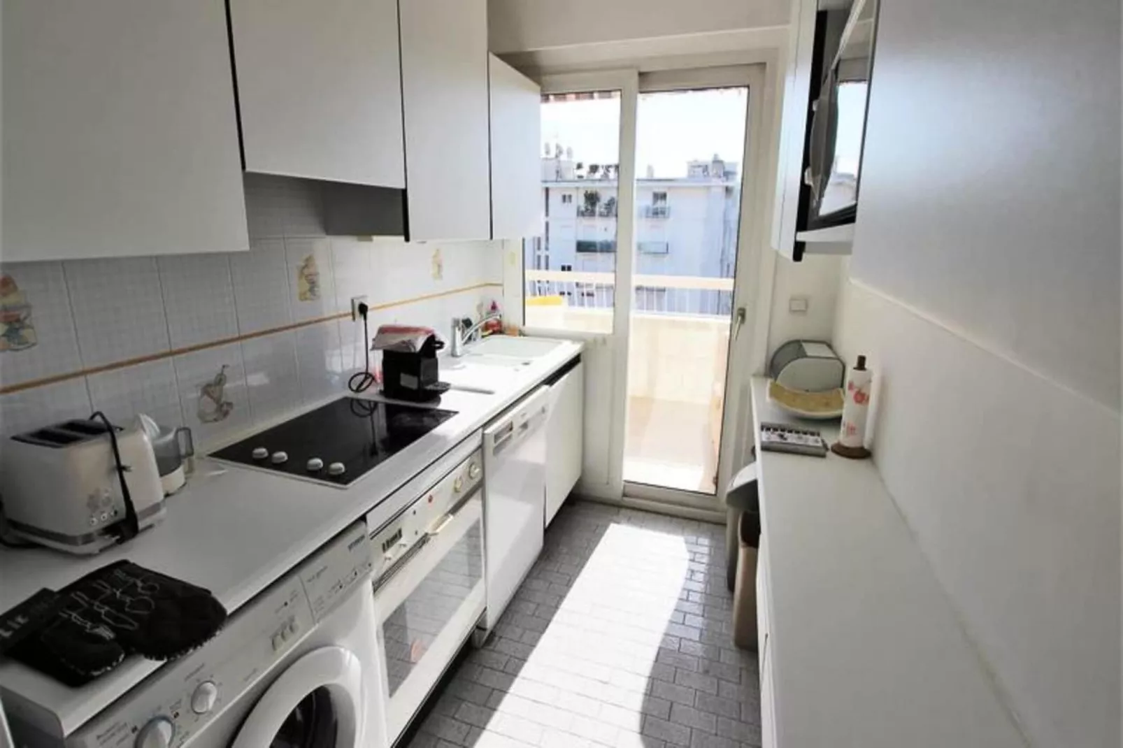 Résidence Appartement Climatis&eacute; 5 Voyageurs De 80 M2, Centre Ville Et Croisette-Kitchen