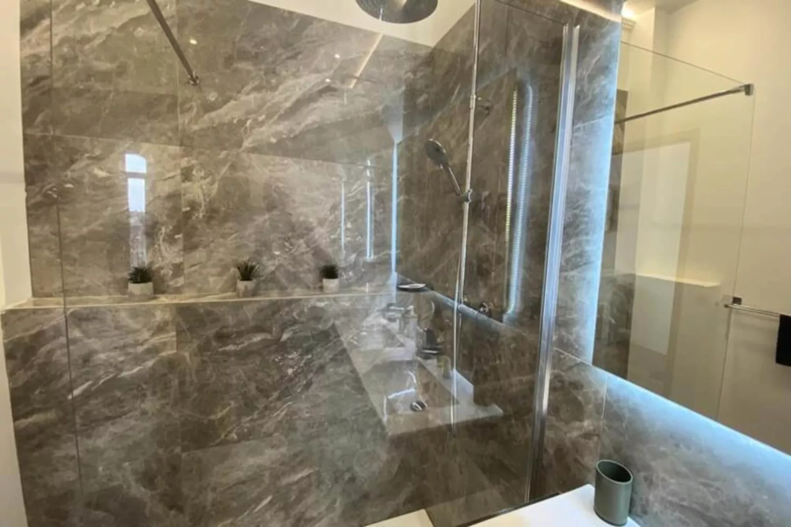 06cj : Bel Appartement Au Coeur De Cannes-Extérieur été