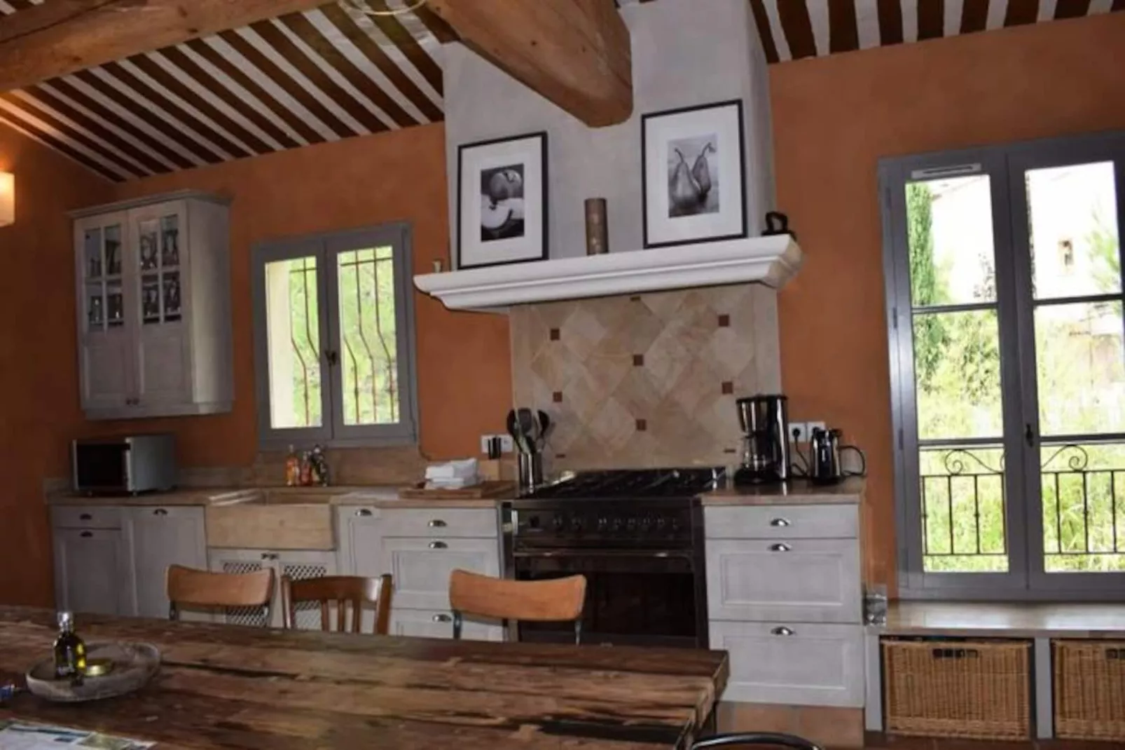 Maison Marie, Authenticit&eacute; Sur Le Golf De Pont Royal-Image-tags.