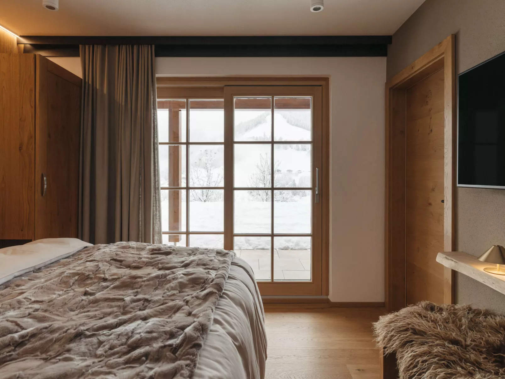 Royal Mountain Lodge-Inside