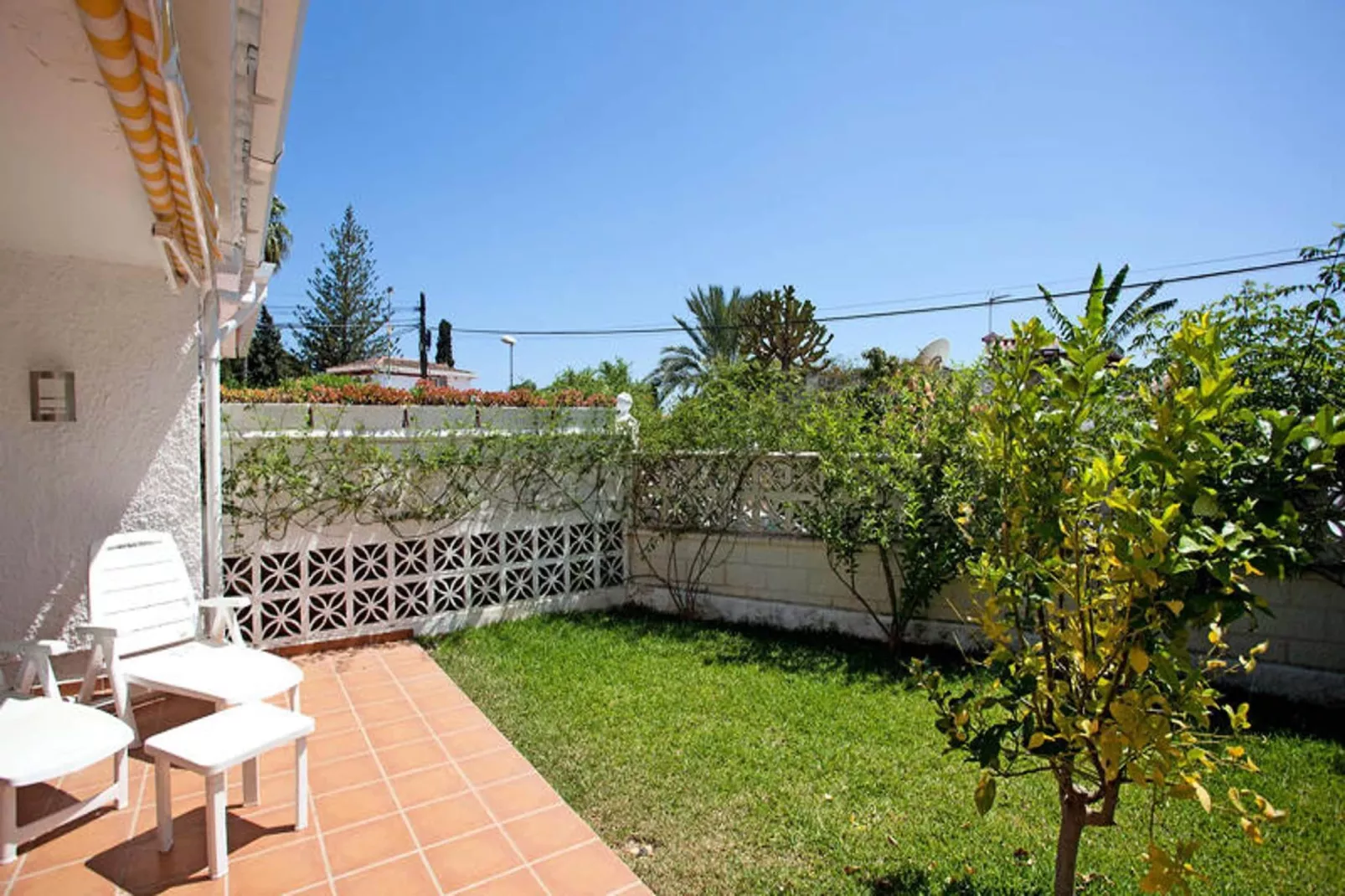 Maison à Marbella-Garten Sommer