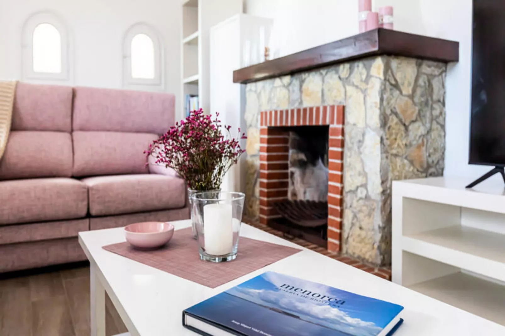 Maison à Son Bou-Image-tags.