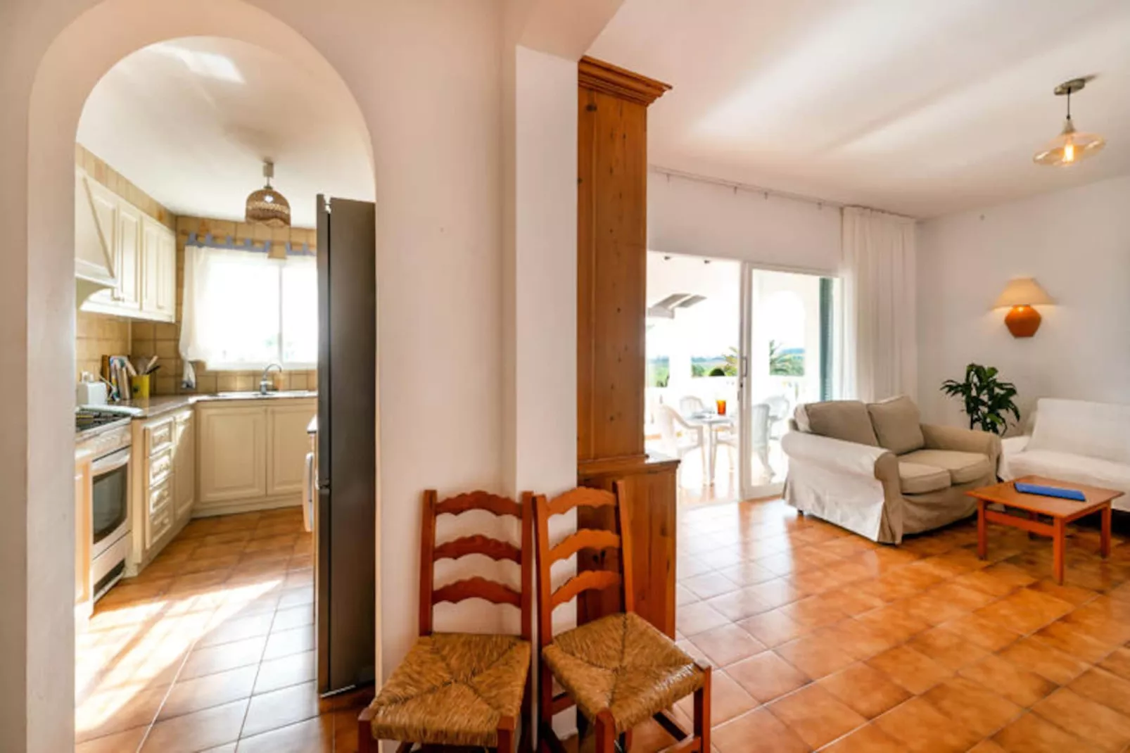 Maison à Son Bou-Image-tags.