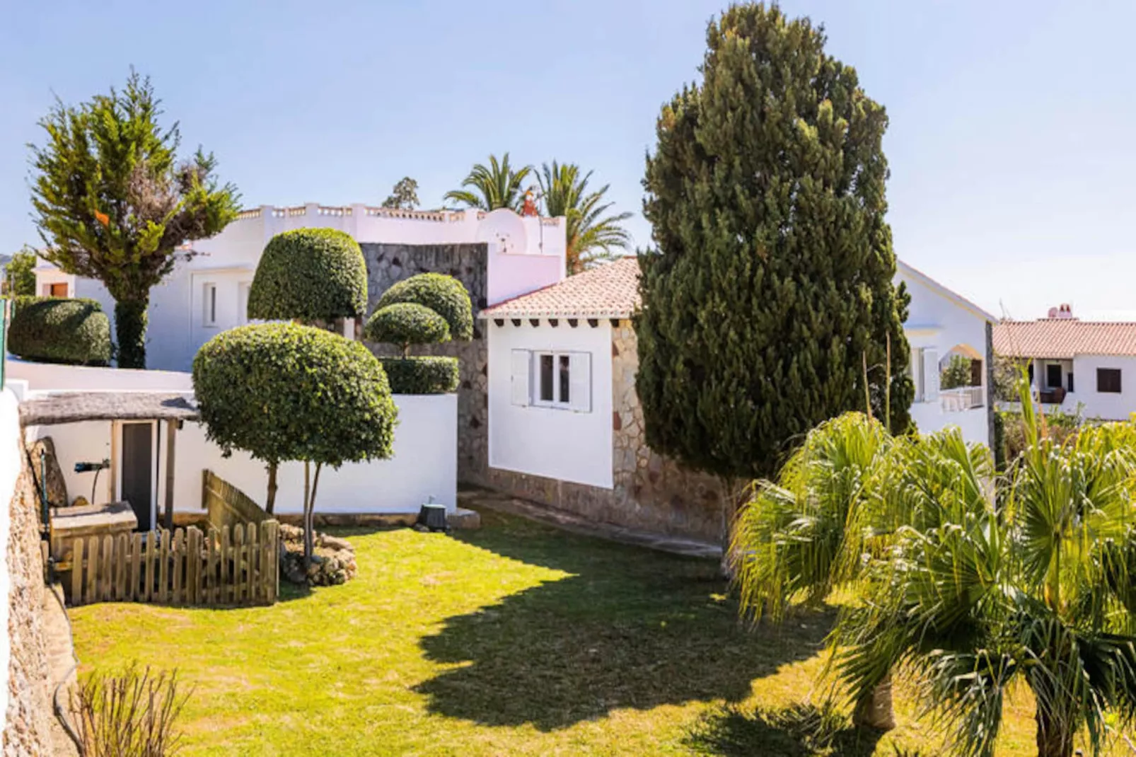 Maison à Son Bou-Image-tags.