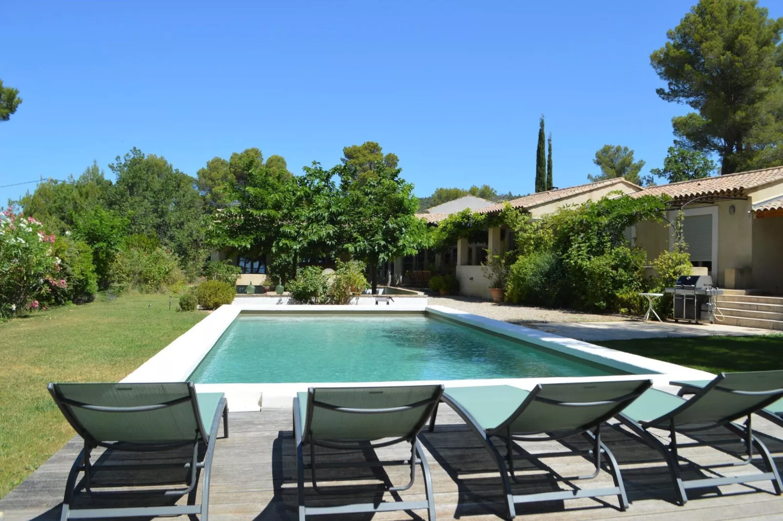 Clos de la colle-Pool