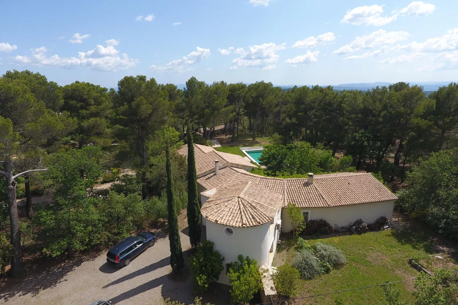 Clos de la colle-Exterior summer