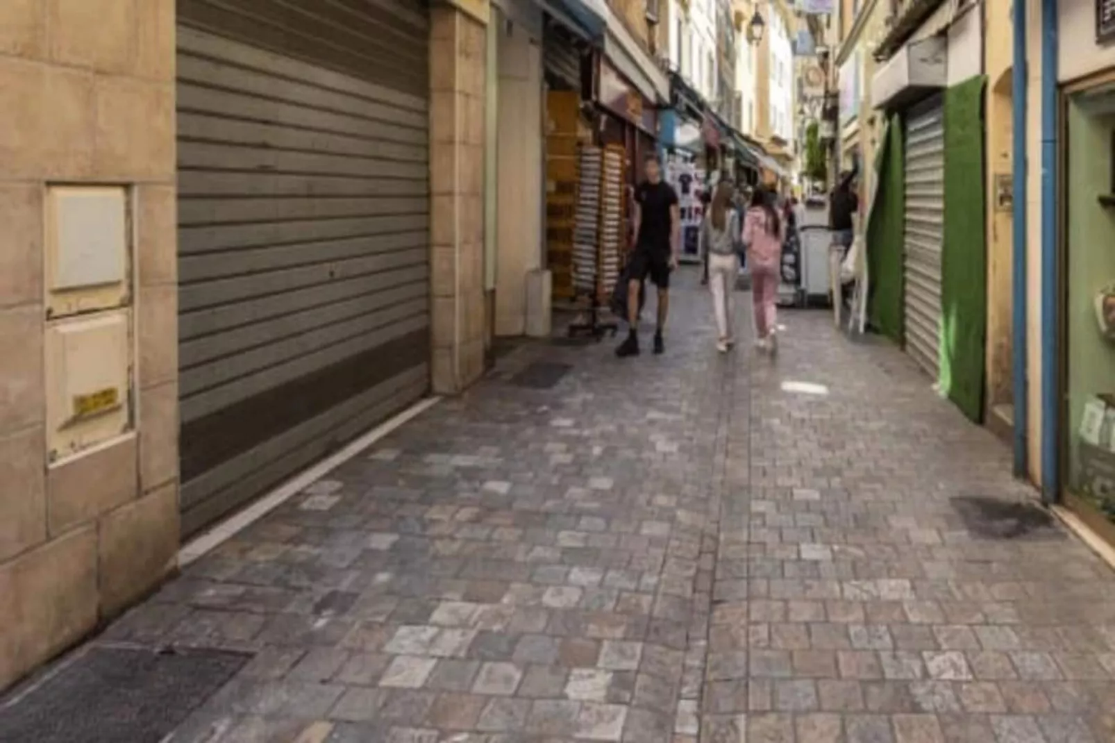 Résidence Bnb Renting Grand Studio Au C&oelig;ur De Cannes, Quartier De La Vieille Ville !-Exterior in summer