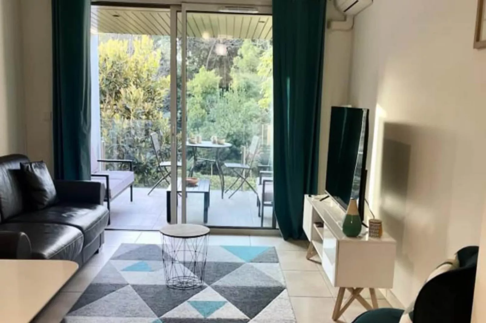 Résidence Bnb Renting Beau  2 Pi&egrave;ces Dans Un Immeuble Neuf Avec Piscine Avec Parking-Salon