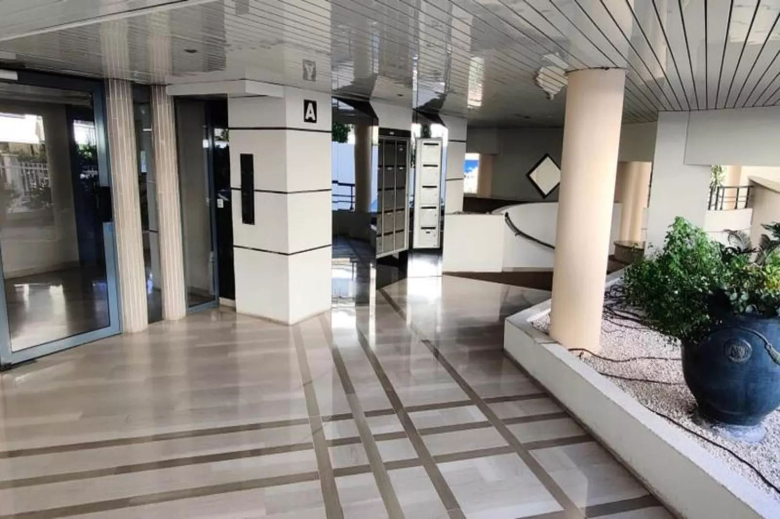 Résidence Appartement Rénové Avec 2 Chambres & Salle De Bain à La Décoration Raffinée-Salle de loisirs