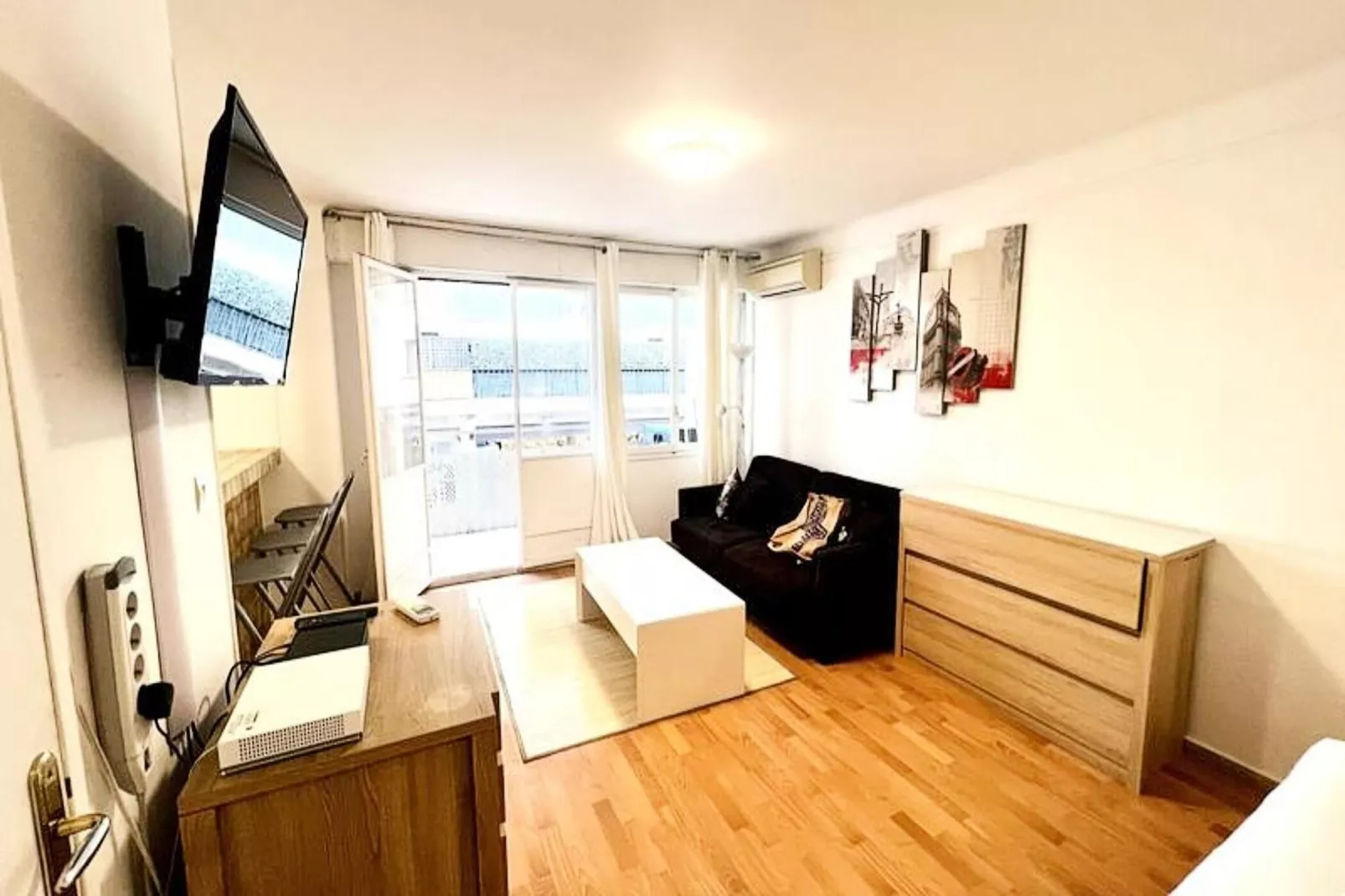 Résidence Studio Climatis&eacute; En Plein Centre Ville De Cannes &agrave; 2 Pas De Rue D'antibes-Ambiance