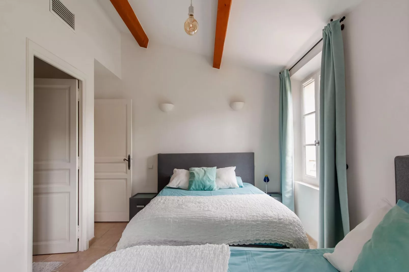 Villa petit Castellane  version 6 pers-Bedroom
