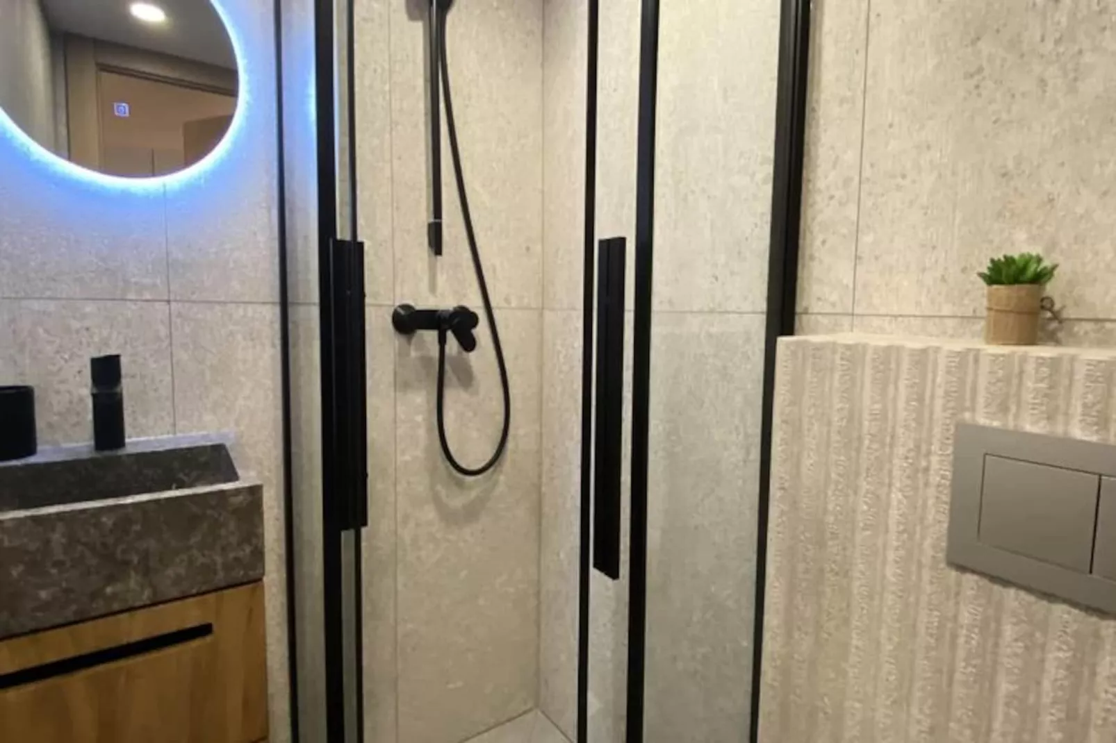 06ck : Studio Cosy Au Coeur Du Vieil Antibes-Image-tags.