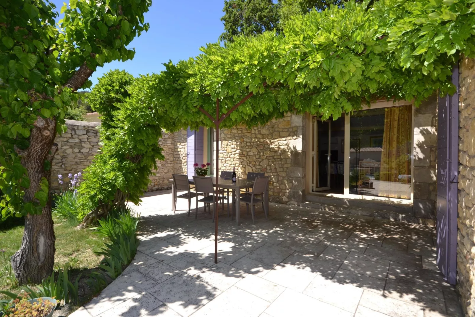 Petite maison-Exterior summer