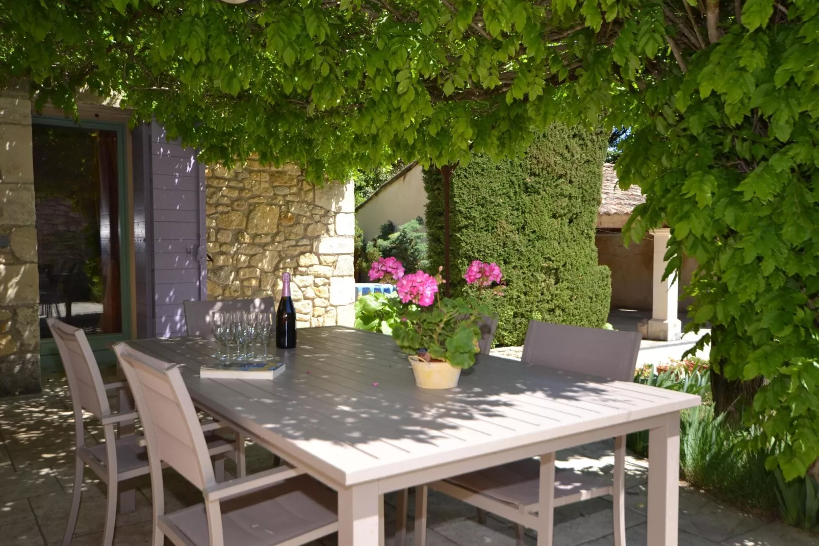 Petite maison-Terrace balcony