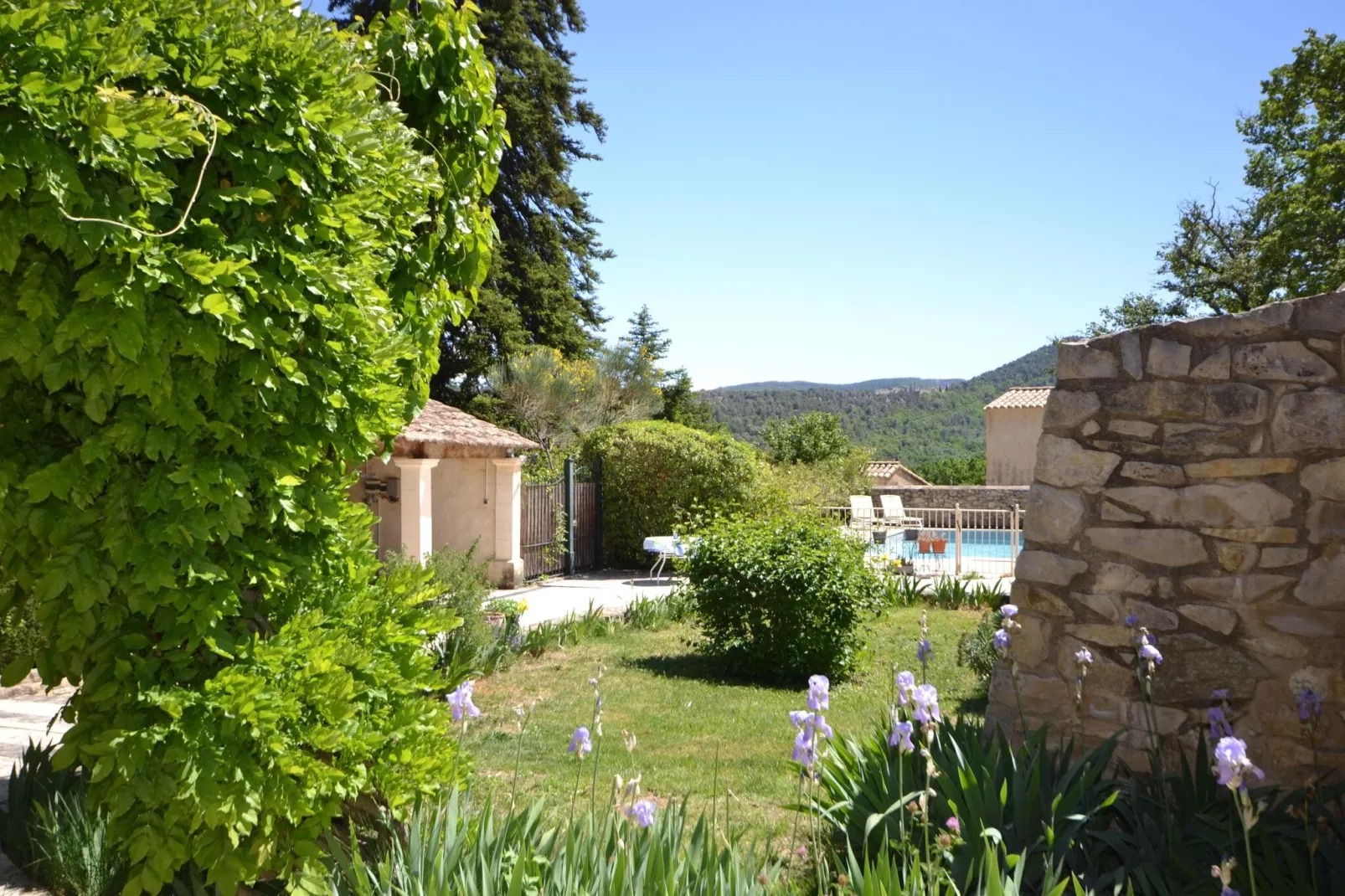 Petite maison-Gardens summer