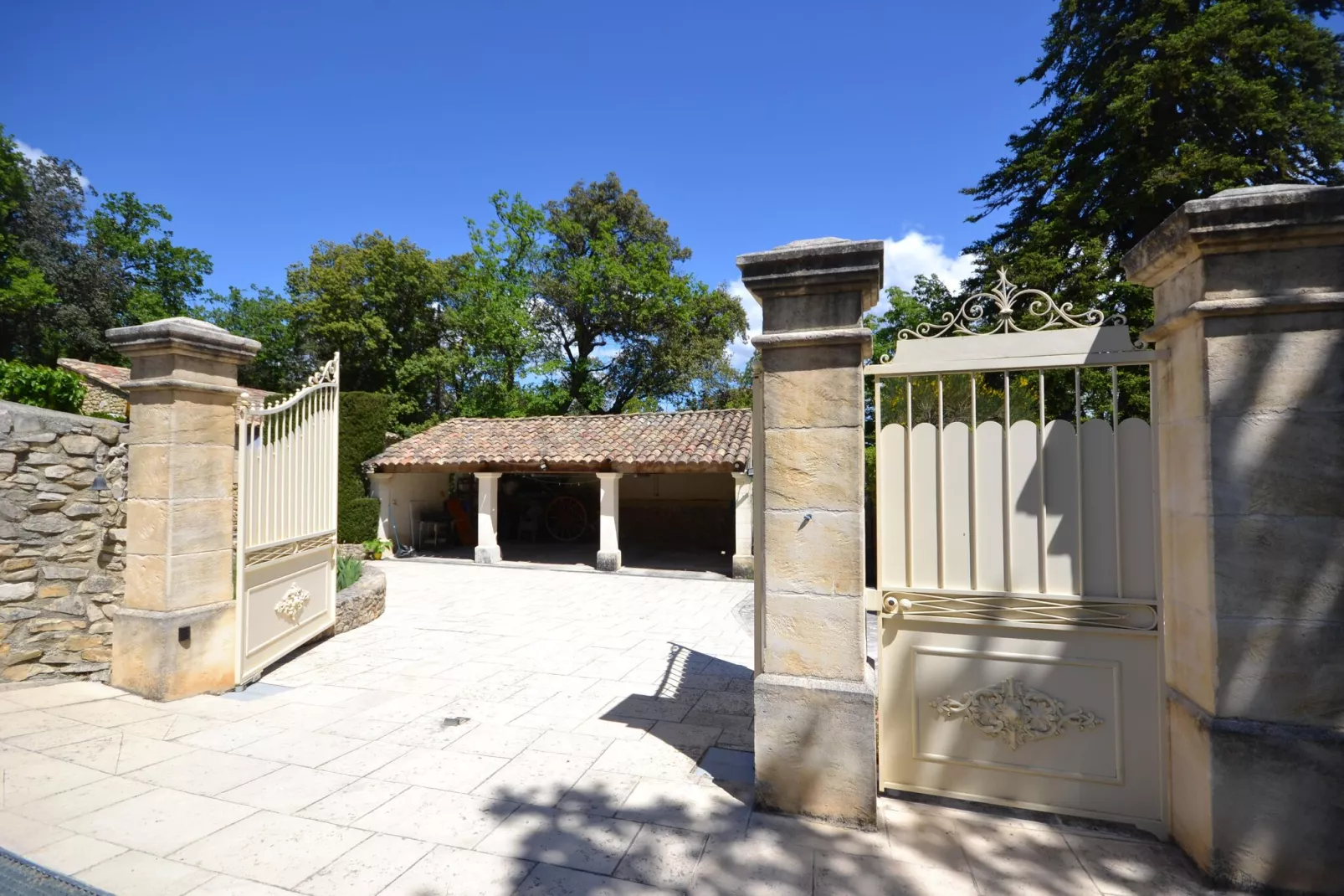 Petite maison-Reception hall