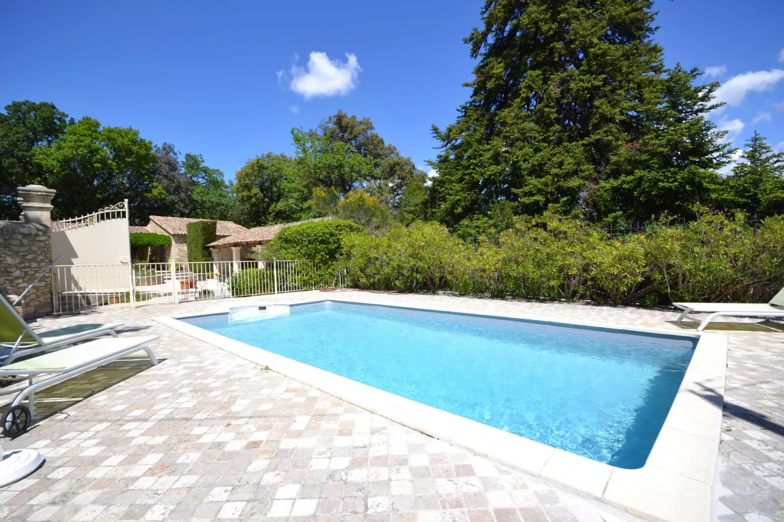 Petite maison-Pool
