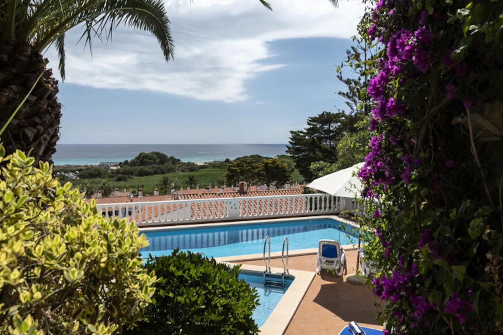 Maison à Son Bou-Image-tags.