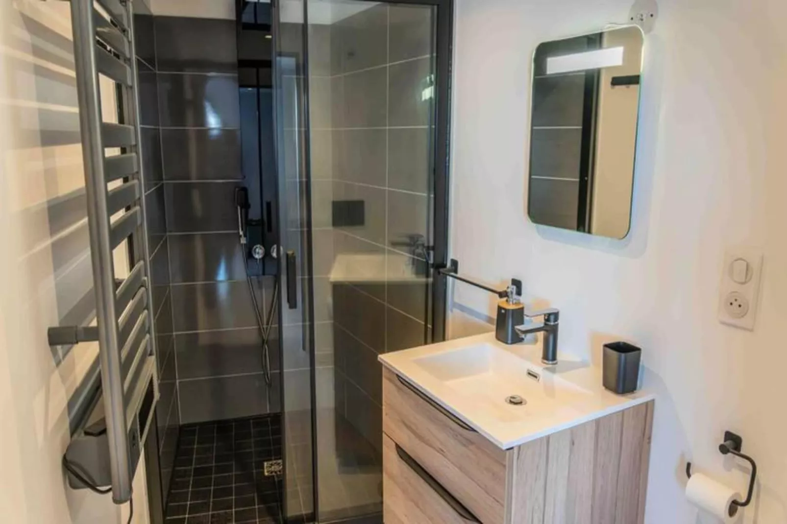 Résidence Pramouton-Salle de bain