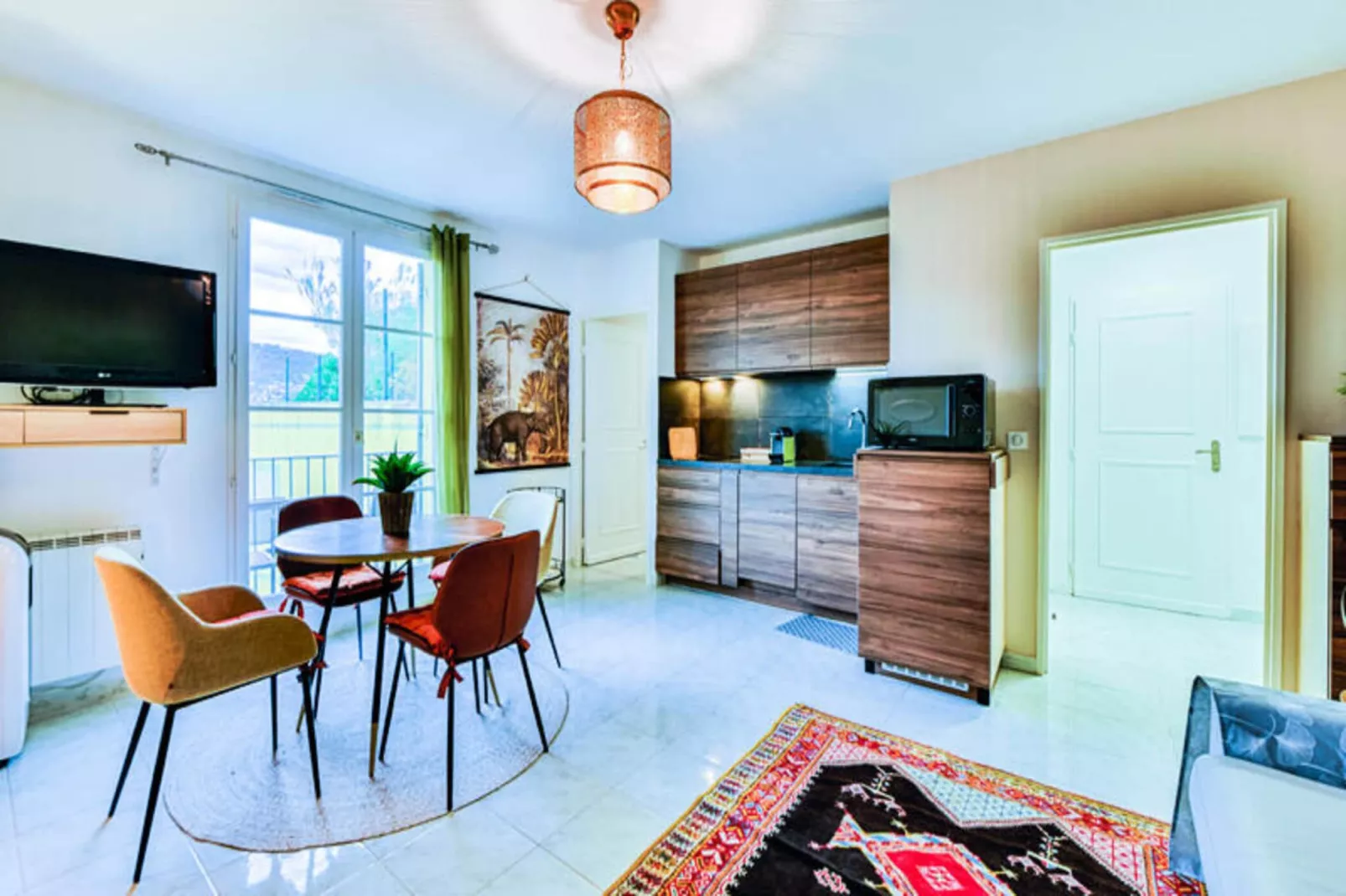 Appartements à Nice-Exterior in summer