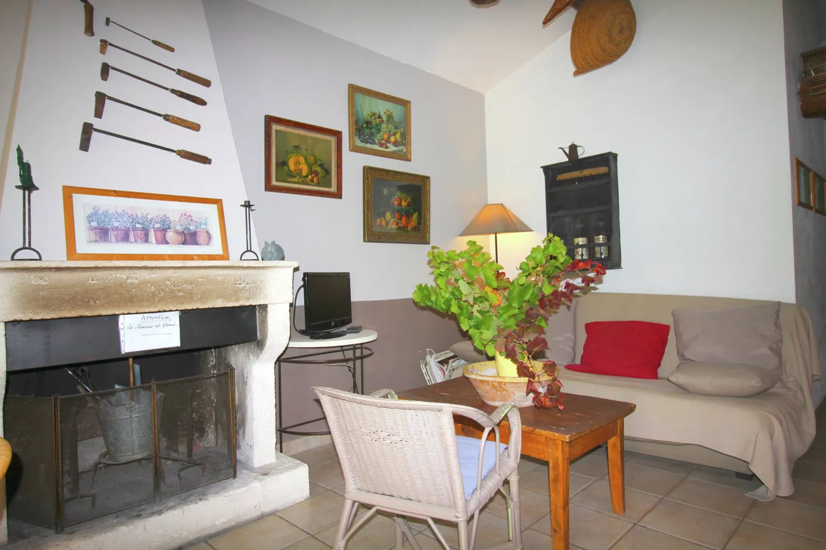Le Mûrier-Living room