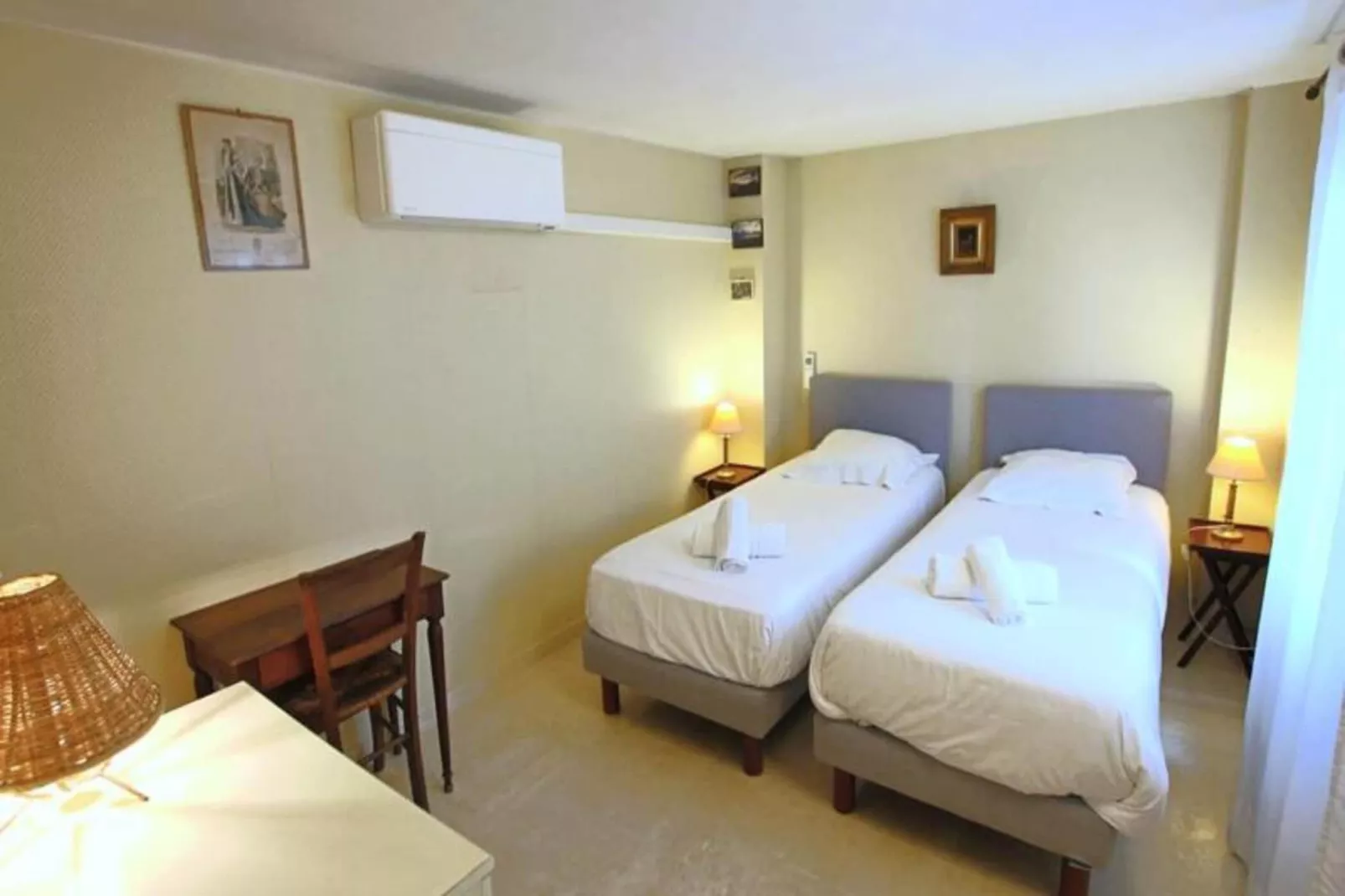 Résidence Appartement 145 M2 Face &agrave; La Mer / Acc&egrave;s Priv&eacute; &agrave; La Mer-Exterior in summer