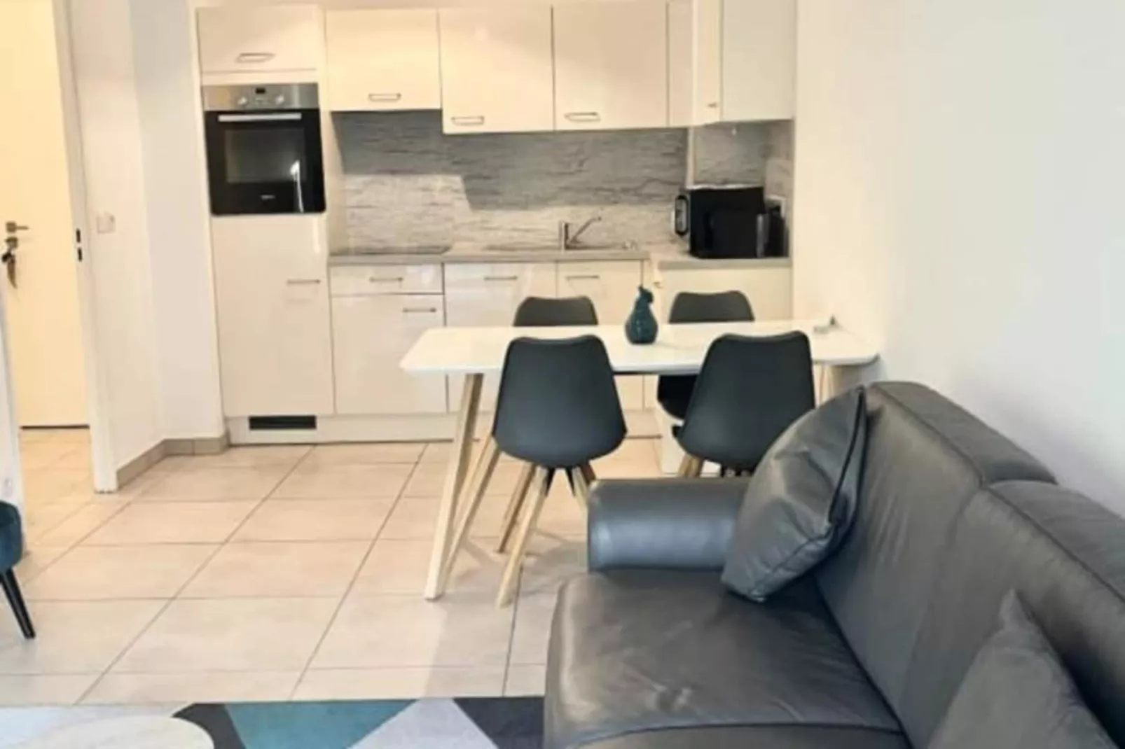 Résidence Bnb Renting Beau  2 Pi&egrave;ces Dans Un Immeuble Neuf Avec Piscine Avec Parking-Salon