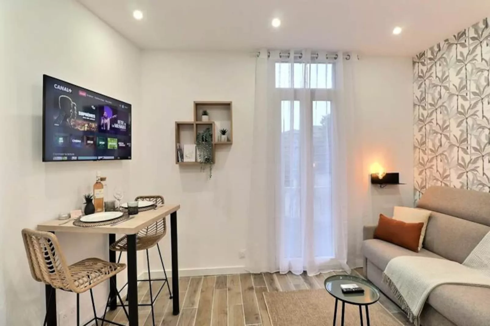 La Parenth&egrave;se Aixoise - 3 &eacute;toiles - Parking-Image-tags.