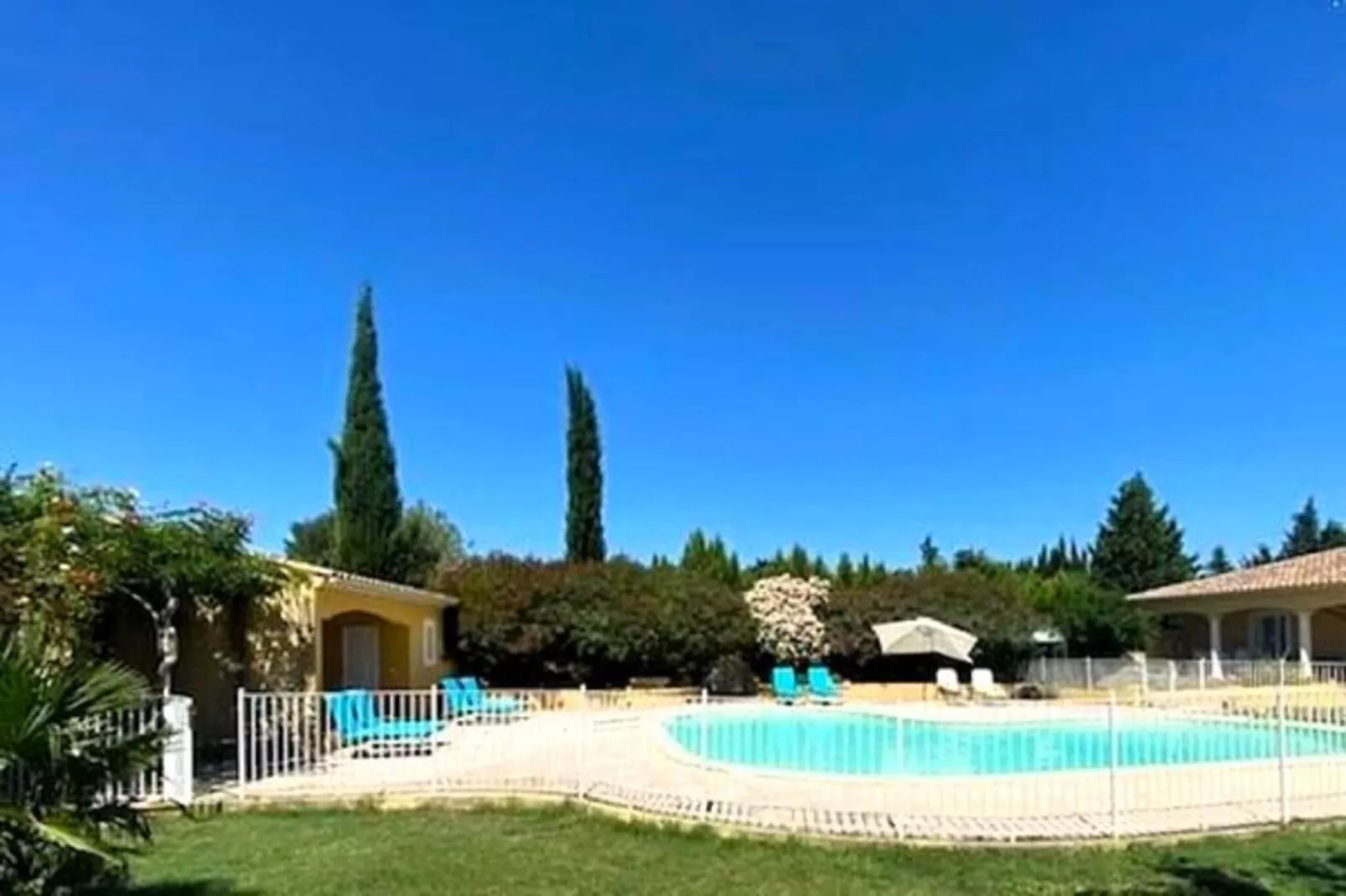 Villa - L'ISLE-SUR-LA-SORGUE-Pool