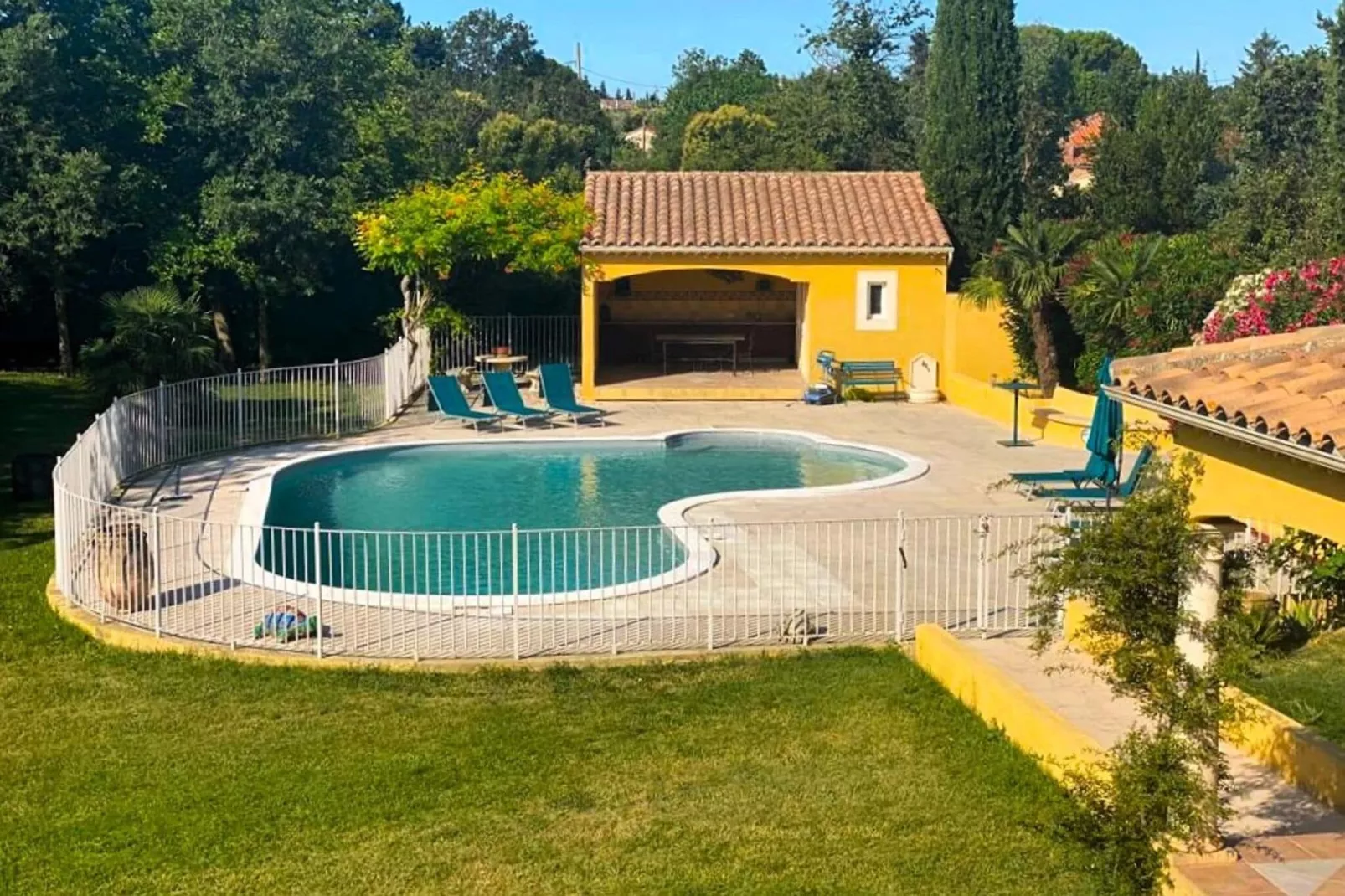 Villa - L'ISLE-SUR-LA-SORGUE-Pool